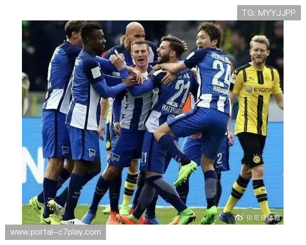 门兴格拉德巴赫门神职业生涯五百场纪念，赛后获全队致敬